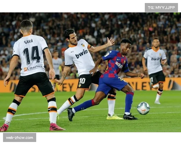 科莫五后卫体系客场奏效，热那亚高位压迫战术未能破密集防守